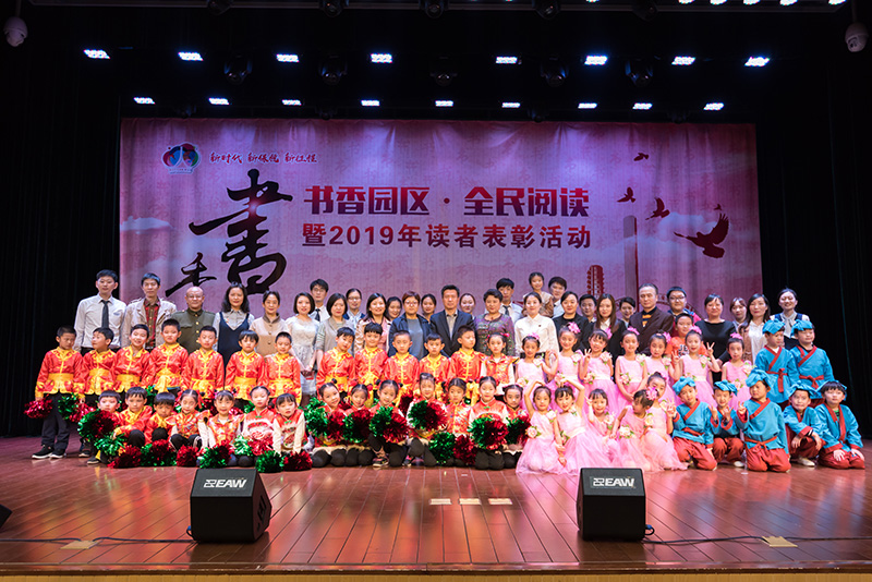 11.所有演职人员及嘉宾集体合影.jpg