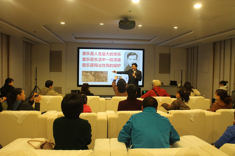 3.郭老师邀请现场乐迷回答问题3.jpg