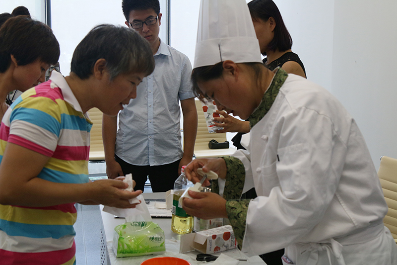 4.老师现场为大家做指导1.jpg