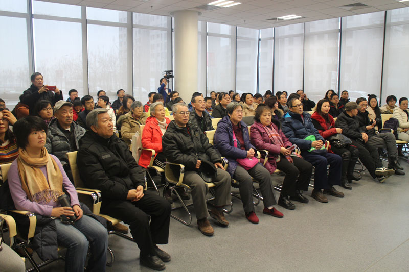 2.座无虚席的活动现场.jpg