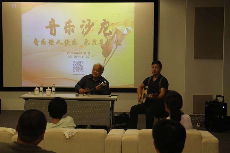 4.老师进行现场演奏114.jpg