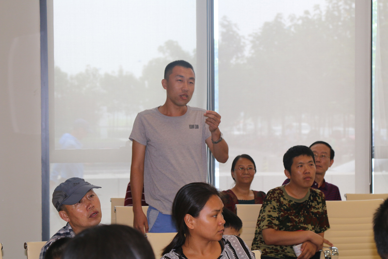 4.现场读者与老师互动交流.jpg
