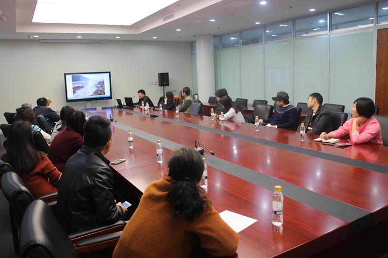 2.大海老师对参赛作品进行逐一点评2.jpg