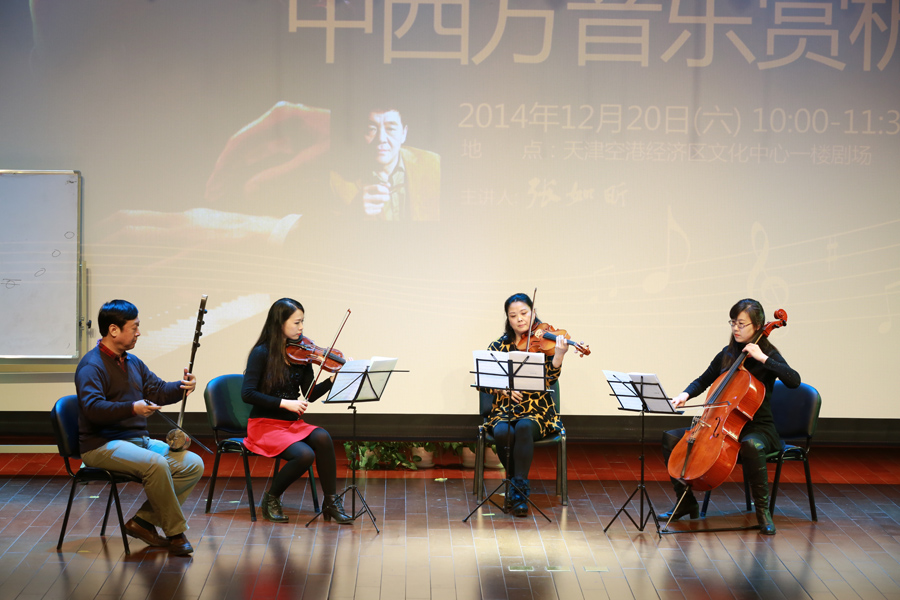 演奏家在现场表演3-.jpg