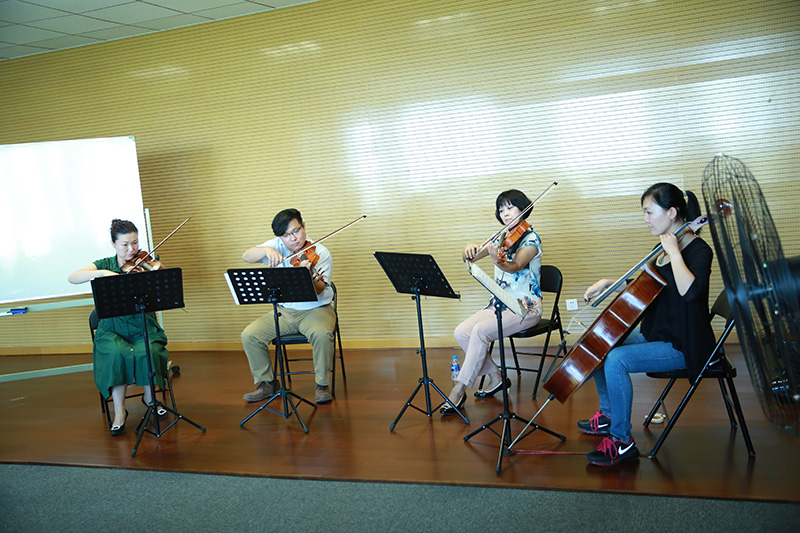 2.演奏家们进行现场演奏bbbbbbbbb.jpg