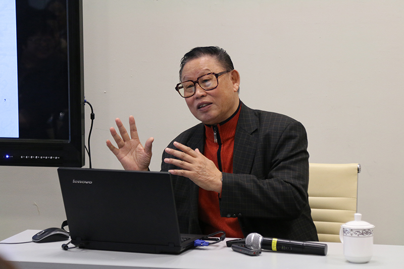 2.高老师为大家介绍天津特有的年俗文化.jpg